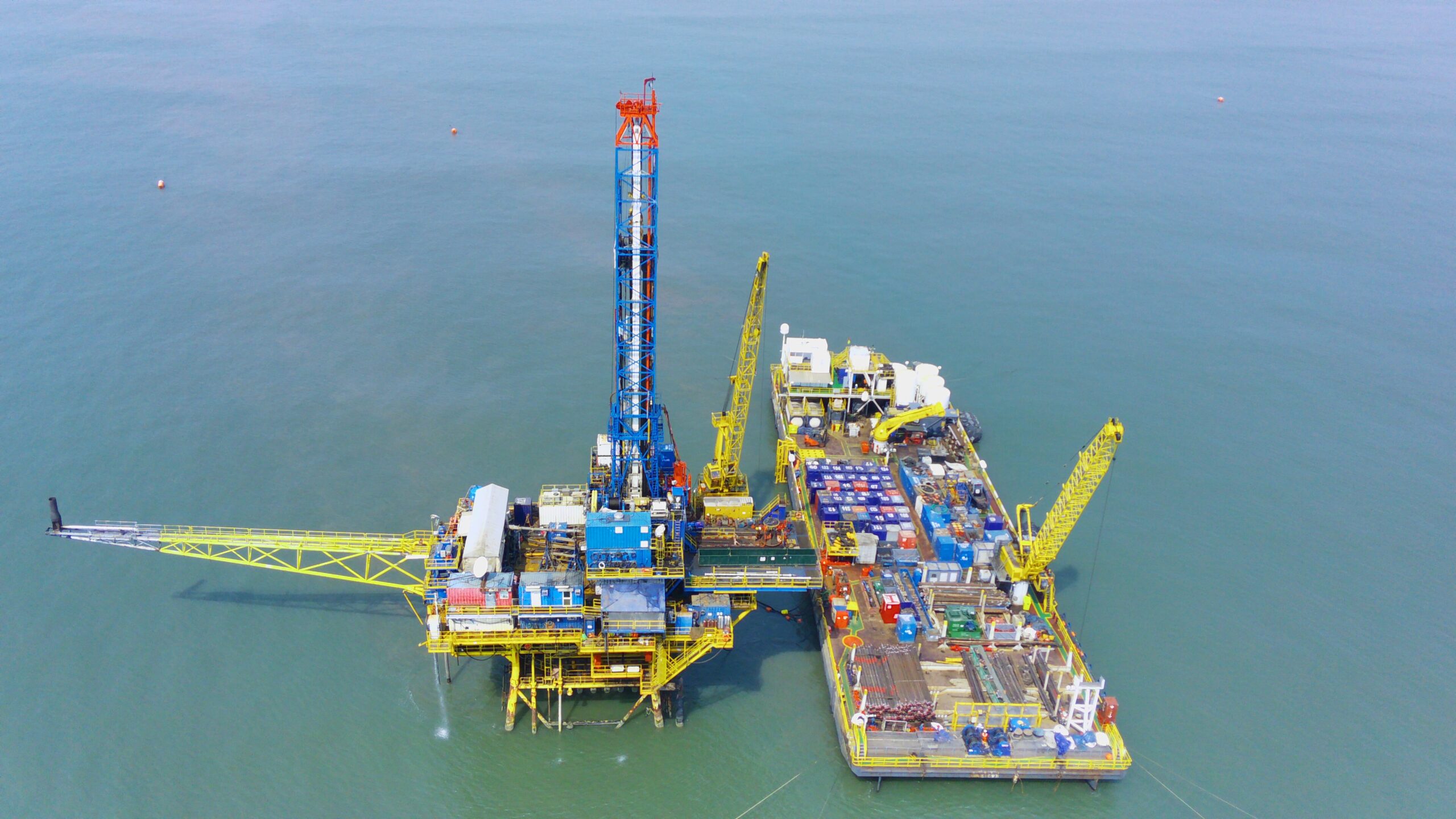 Platform afloating offshore